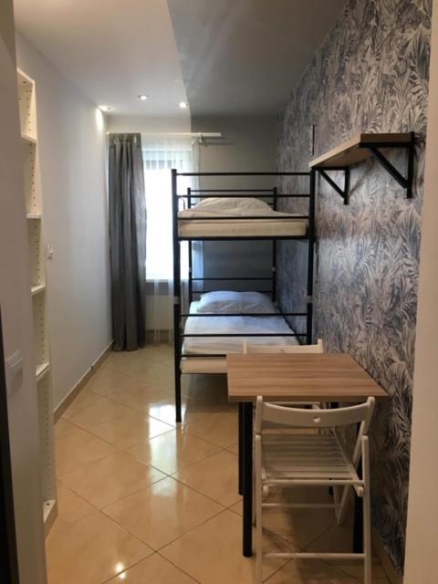 Wygodne Pokoje H16 Hostel Chorzow Bagian luar foto