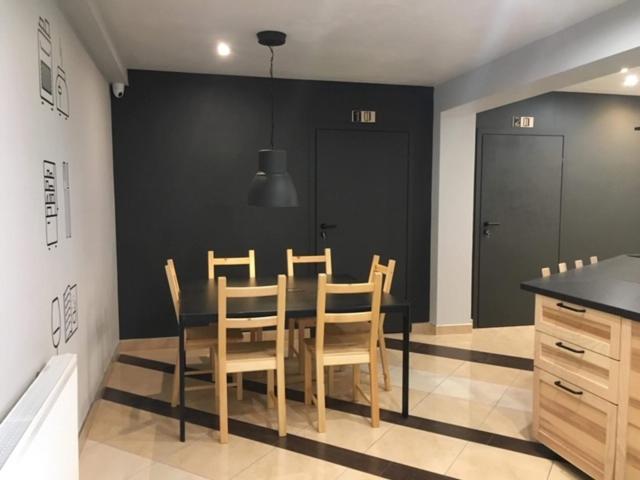 Wygodne Pokoje H16 Hostel Chorzow Bagian luar foto