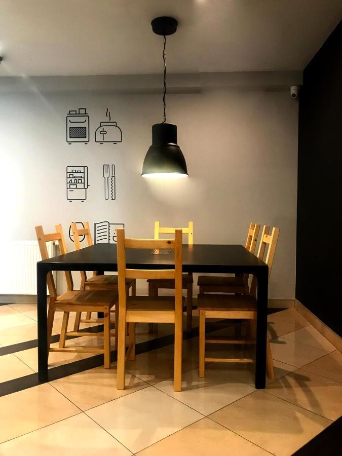 Wygodne Pokoje H16 Hostel Chorzow Bagian luar foto
