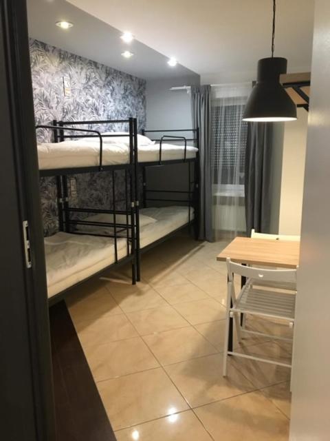 Wygodne Pokoje H16 Hostel Chorzow Bagian luar foto